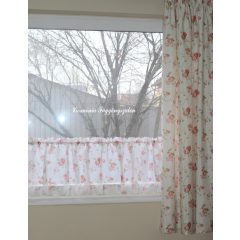   Rózsás vitrázsfüggöny ecrü alapon, 220 cm széles x 47 cm magas.