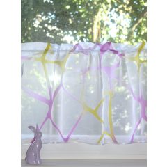   Kivi - lila foltos vitrázsfüggöny, 106 cm széles x 48 cm magas.