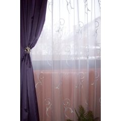   Fehér hímzett voile függöny kaccsos mintával. Készre varrt.