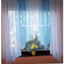 5 Cakkos függöny világos kék-fehér színben.  410 cm széles és 175 cm magas