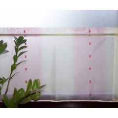   Bordó - vajszín színátmenetes 80 cm széles x 45 cm magas vitrázsfüggöny.